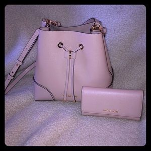 Michael Kors bucket purse + matching wallet